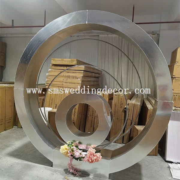 circle arch wedding decor