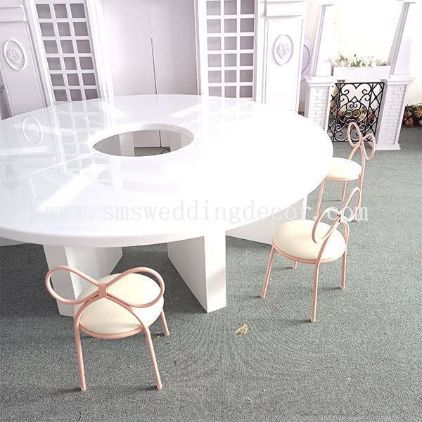 circular reception table