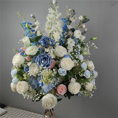 To'y markazidagi atirgullar